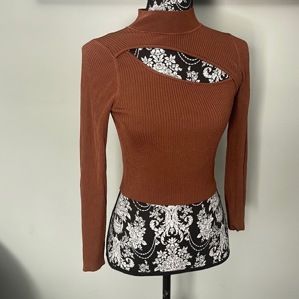 Babaton Womens Longsleeve Crop Top